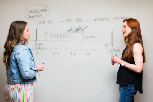 两种常见数码防伪标签的特性与应用 两种常见数码防伪标签的特性与应用